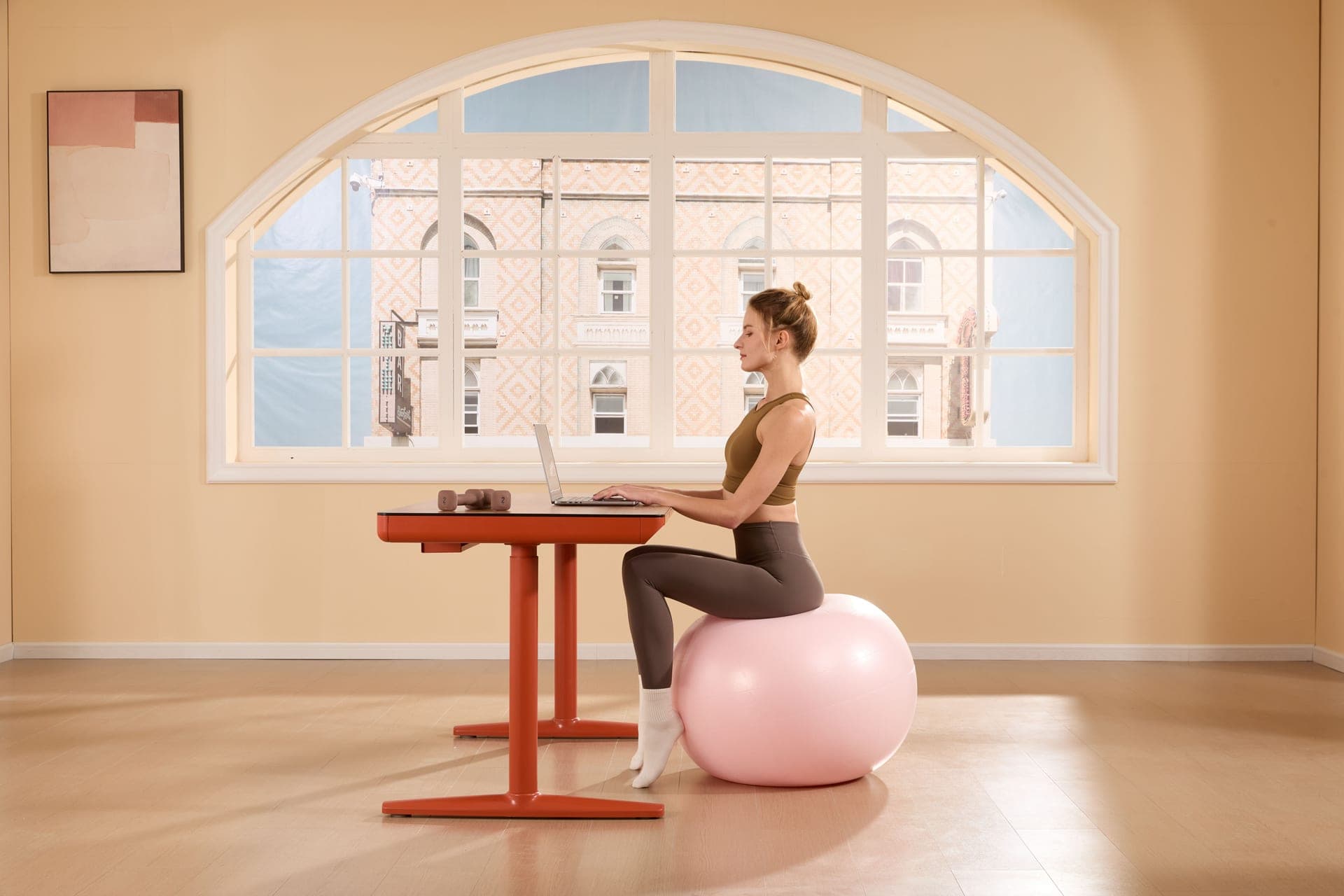 A kneeling chair beside an exercise ball at a desk