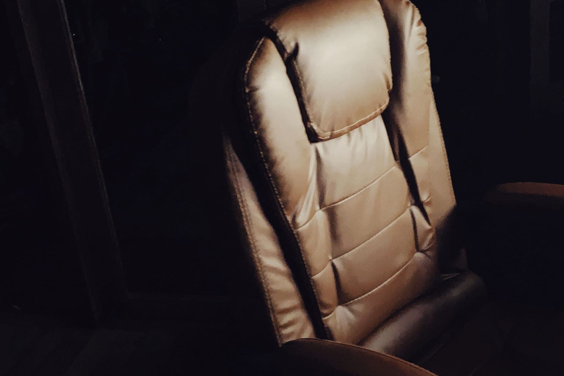 A heavy-duty executive office chair with a wide seat and reinforced base